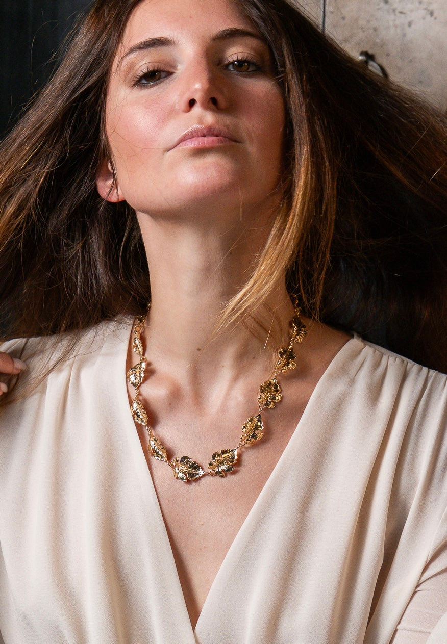 Vitis woman necklace Vine leaves Silver