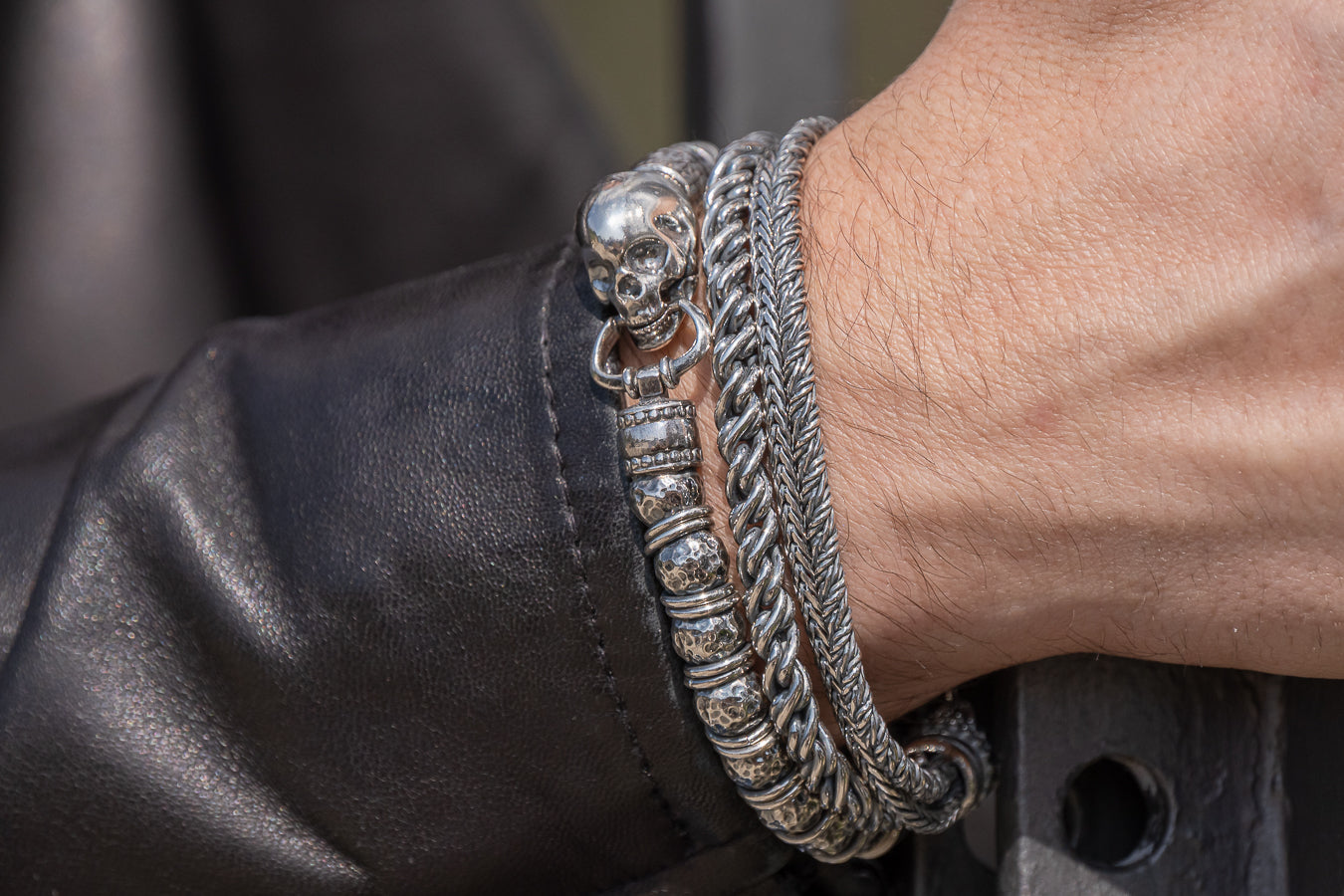 BRACCIALE UOMO SKULL CON SFERE IN ARGENTO BRUNITE MARTELLATE